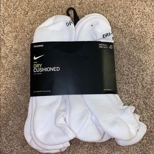 6 pairs of Nike no show socks